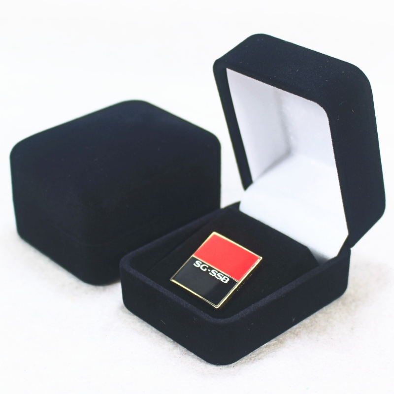 Kus F-20 Velvet Box pro prsten, odznak nebo mince, mm. 45 * 55 * 38, hmotnost přibližně 32 g