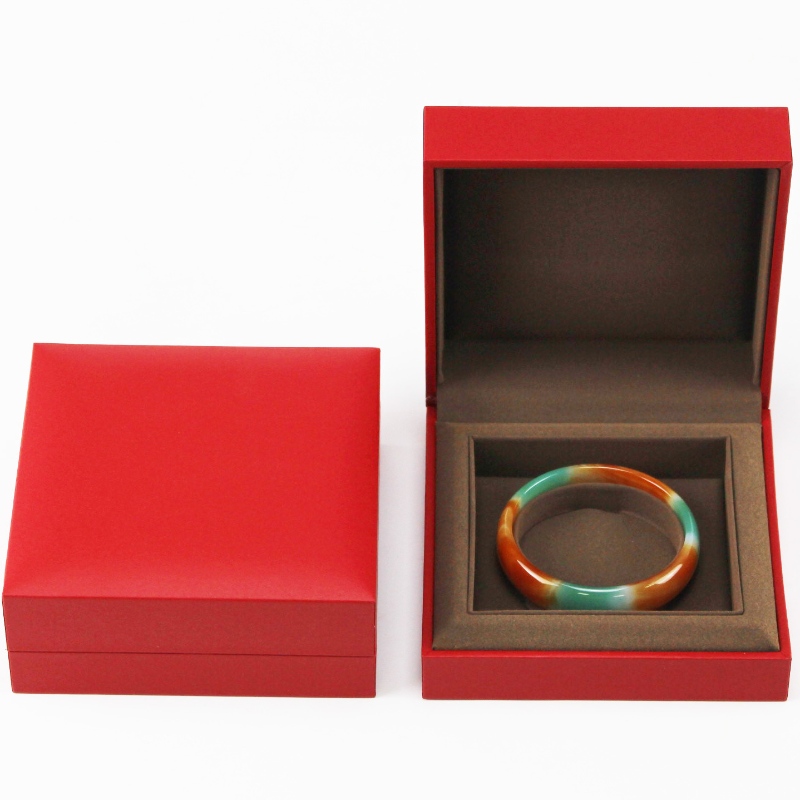 Nádherný šperkovnicový obalový box na zakázku s vysoce kvalitním červeným šperkem bangle box s houbovou pěnou, velikost je 115*115*45mm